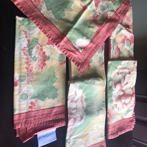 April Cornell cloth dinner napkins. Eight pieces.